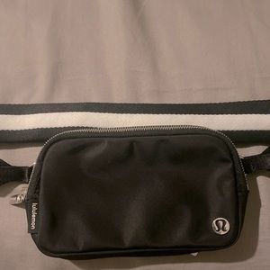 Lululemon everywhere crossbody bag